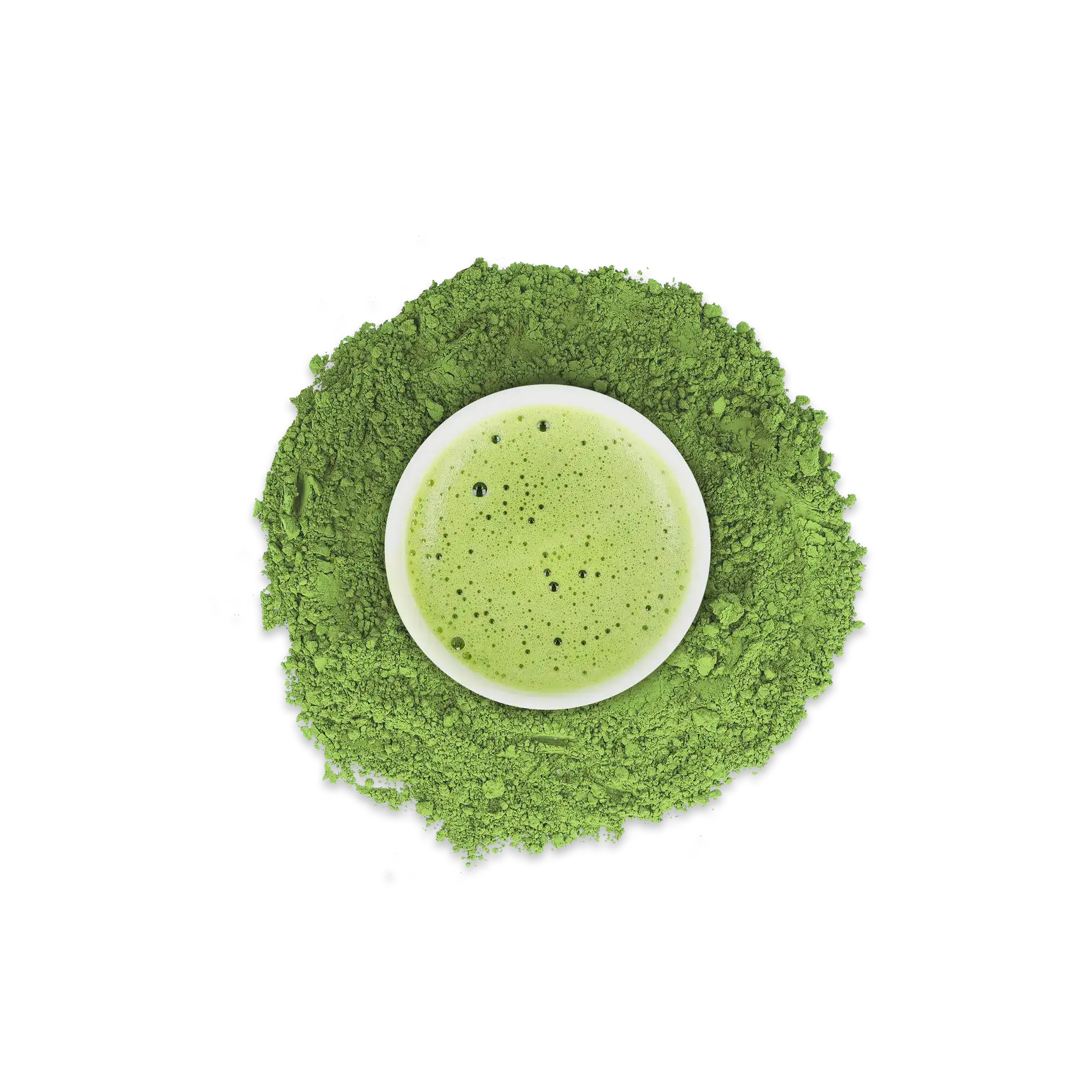 Weiße Tasse mit schaumigem Matcha-Tee, umgeben von leuchtend grünem Matcha-Pulver-Kreis.