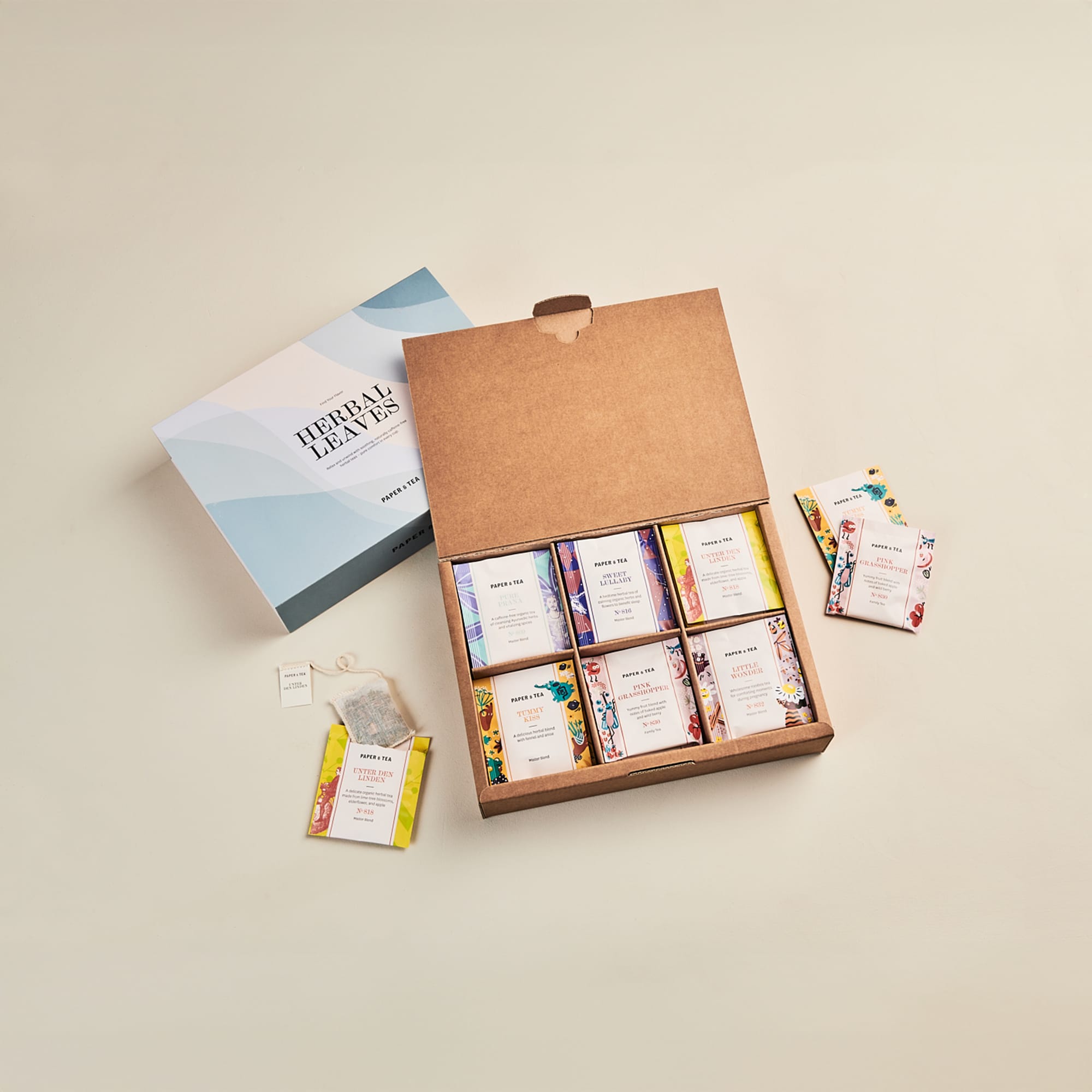 Geschenkset mit sechs bunten Teesorten, darunter Sweet Lullaby, Pink Grasshopper und Herbal Leaves Box.