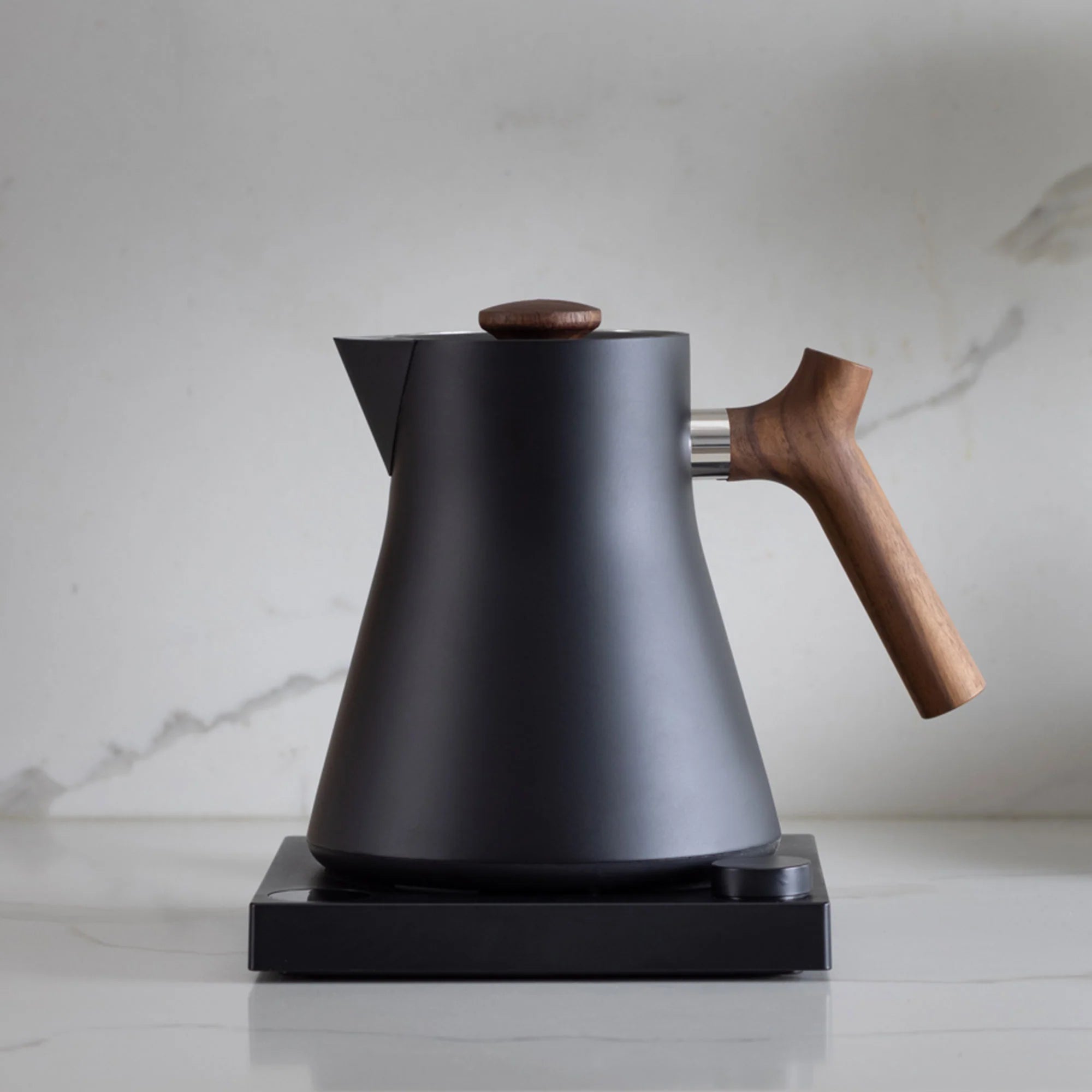 Wasserkocher Tea Fellow Corvo Black/Walnut